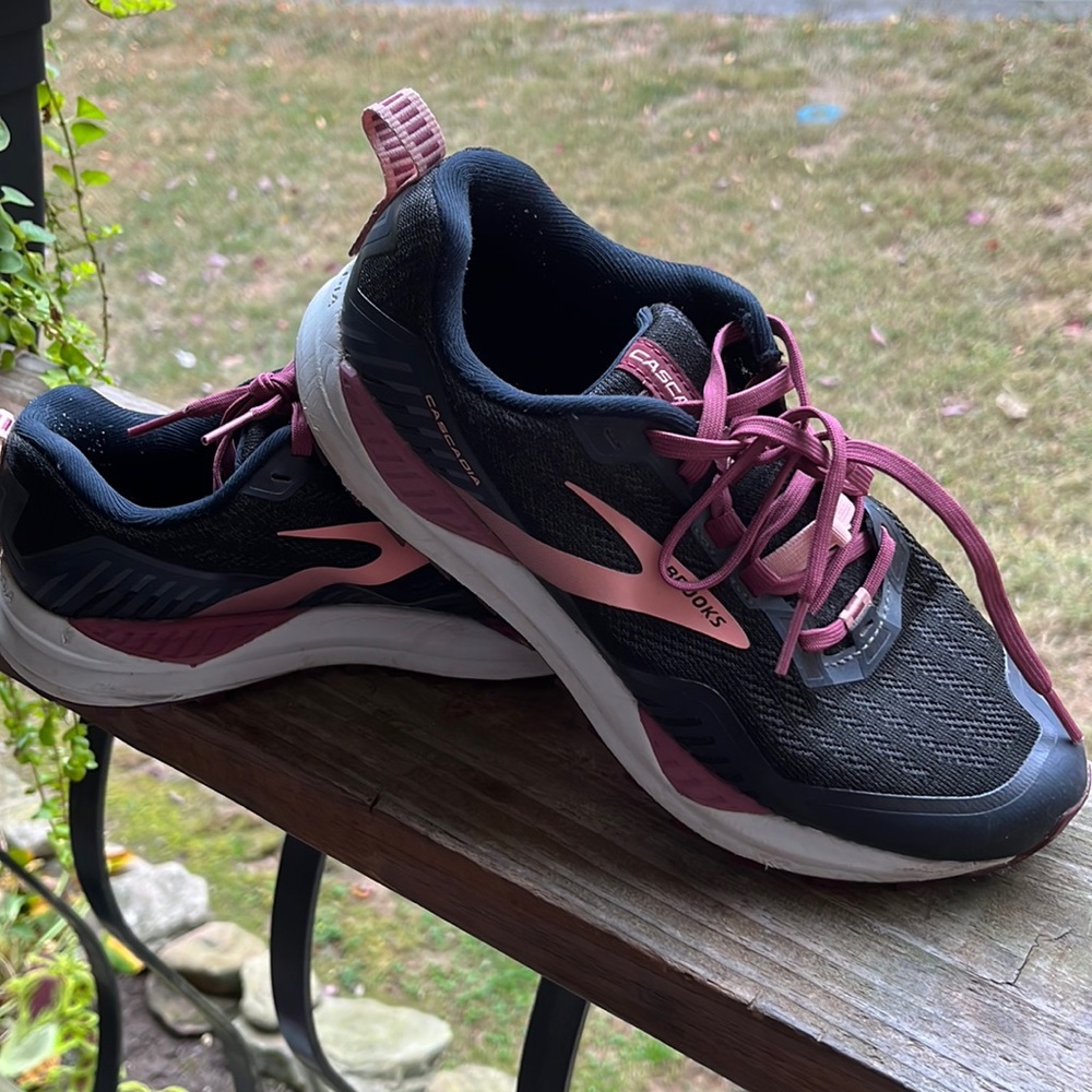 Brooks cascadia trail shoes
